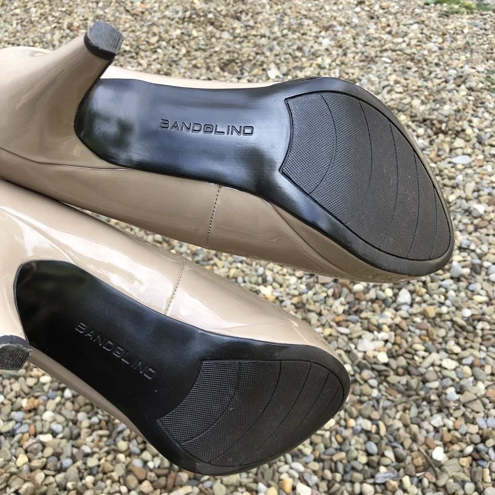 BANDOLINO Beige Shiny Nude Taupe Heels 8.5 M Neutral Pumps Peep Toe Shoes